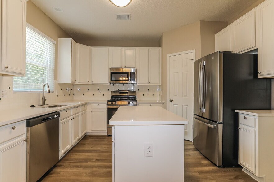 Building Photo - 19419 Kacey Ln Ct