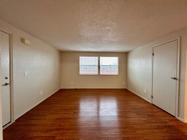 Building Photo - $0 DEPOSIT OPTION. COZY 2-BEDROOM CONDO WITH NO CARPET, 2 PARKING SPACES, IN WESTMINSTER. WITH EA...
