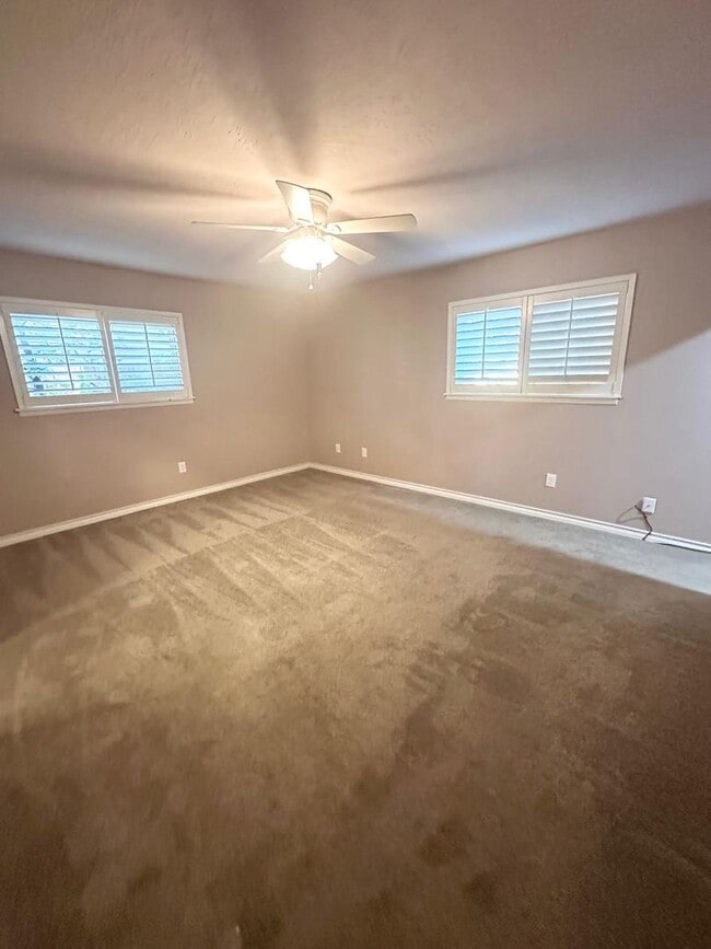 Building Photo - 3 Bed 2.5 Bath Ready To Rent ASAP!