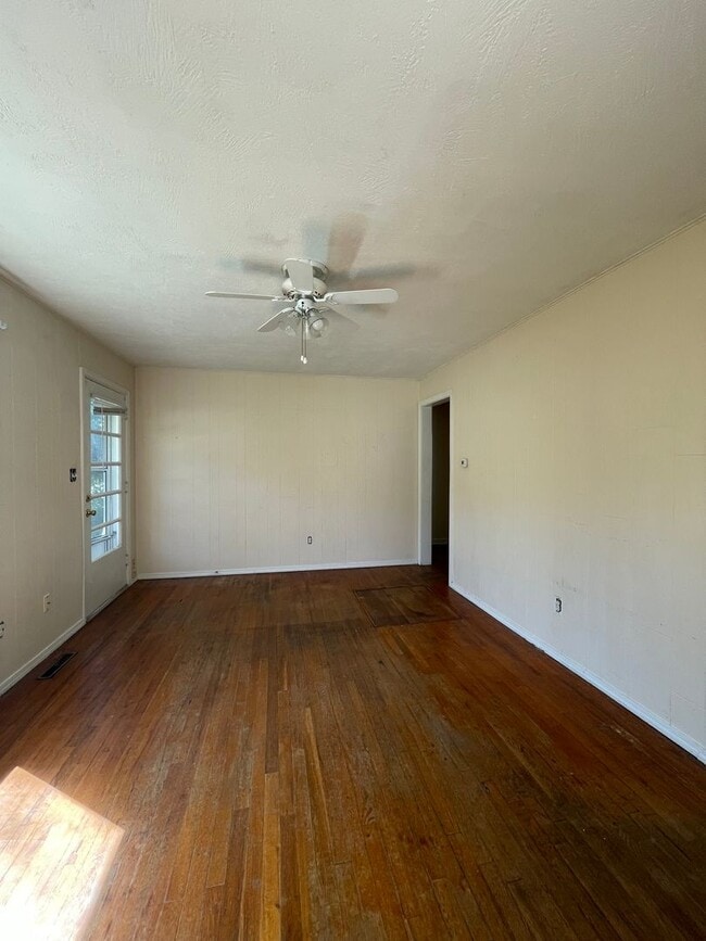 Building Photo - Charming 2 bedroom with a basement