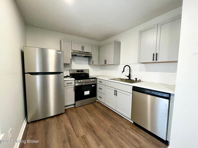 Building Photo - 215 E Ormsby Ave