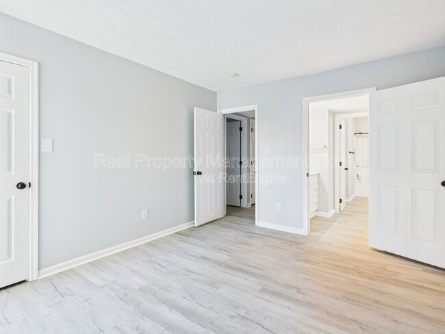 Building Photo - 121 Tidal Dr