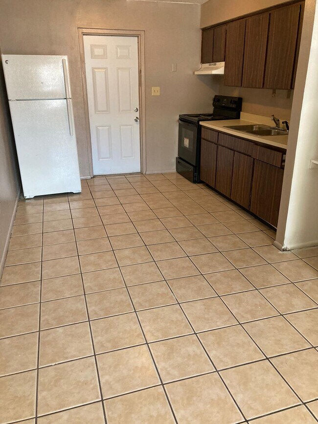 Building Photo - 5117 E 28th Ave