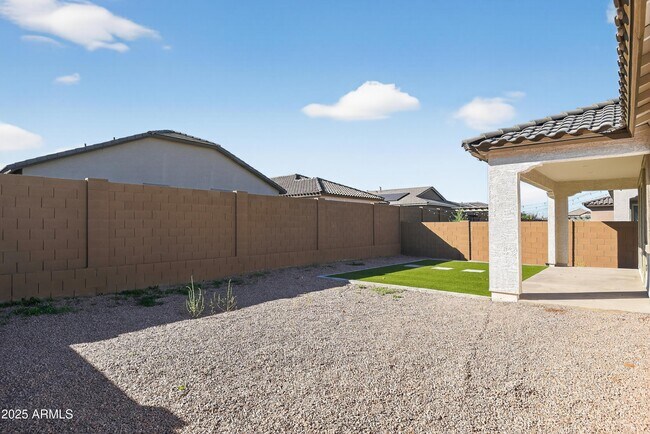 Building Photo - 2555 W Sunland Ave