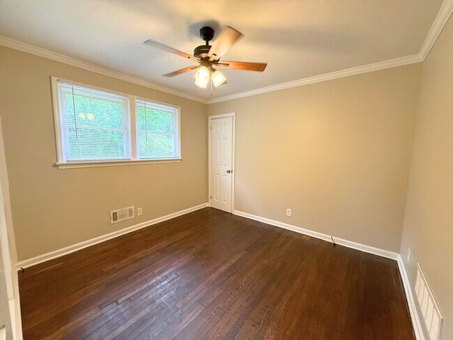 Building Photo - 12 Templewood Dr