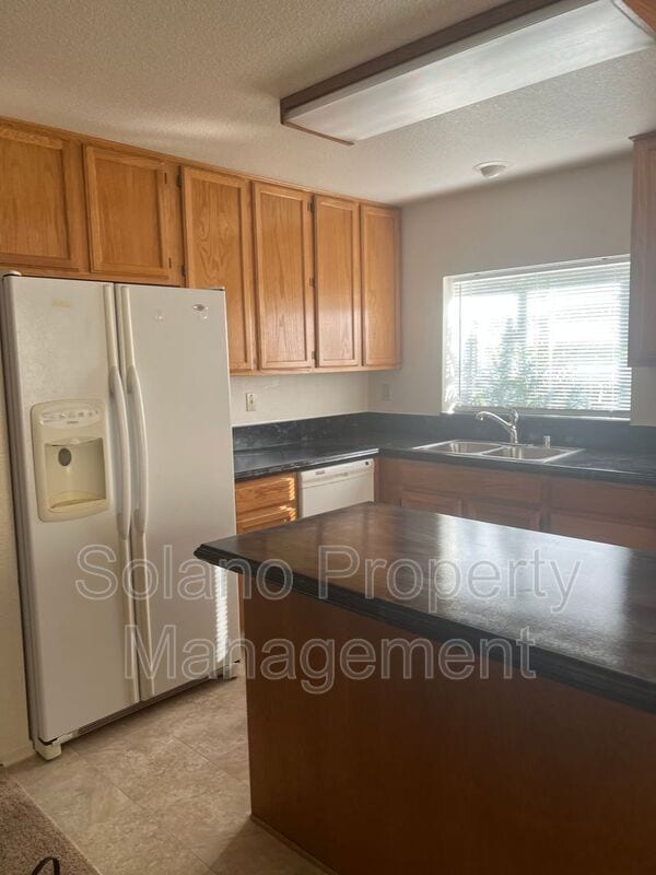 Building Photo - 556 Regency Cir