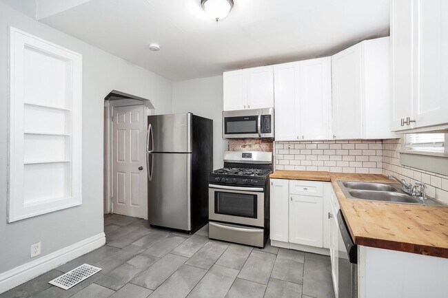 Building Photo - 1113-1115 S 22nd St.