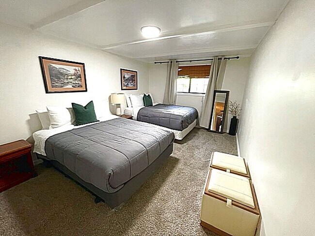Building Photo - Mountain Retreat Home in Summit Park