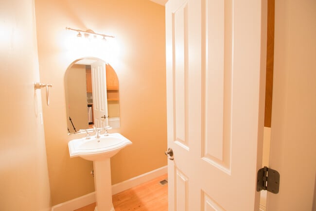 Building Photo - Beautiful Home in Historic Jacksonville