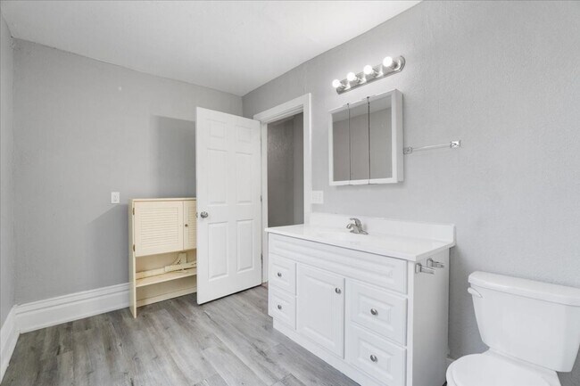 Building Photo - 1218 Brown St