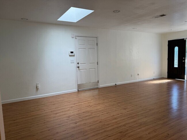 Building Photo - 3829 Delaware Ave