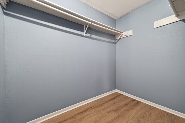 Building Photo - 4251 Southchase Ln