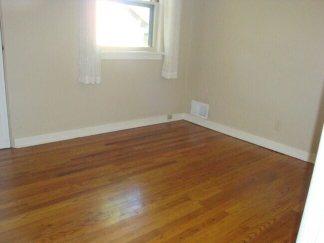 Building Photo - Charming Westside Cottage in a Premier Location