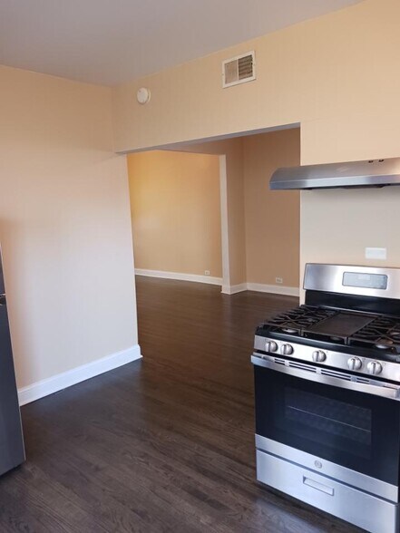 Kitchen - 3457 N Lowell Ave