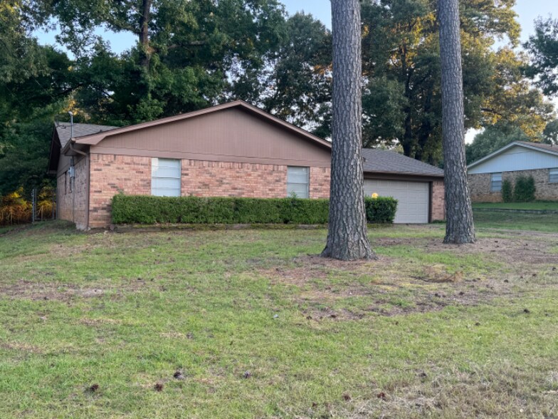 Building Photo - 1302 Blueridge Pkwy