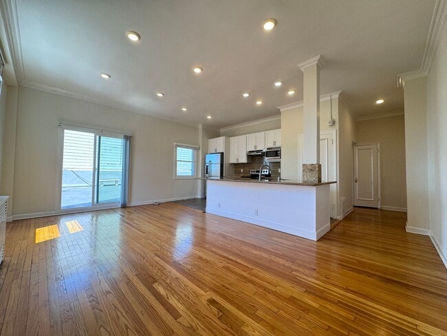 Building Photo - Russian Hill: Remodeled 1 Bedroom w/ Direct Access to XL Shared Patio & FREE Utilities!