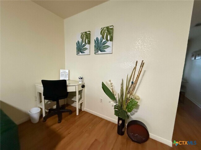 Building Photo - 1008 Circle M Dr