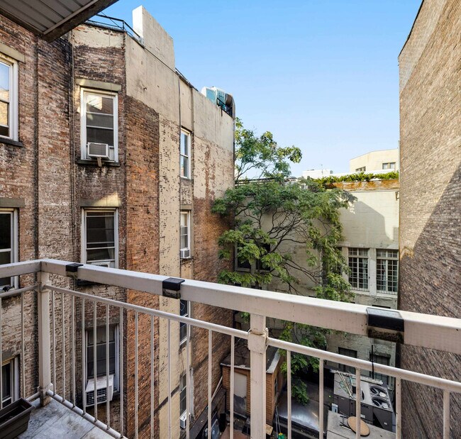 Building Photo - 15 St Marks Pl