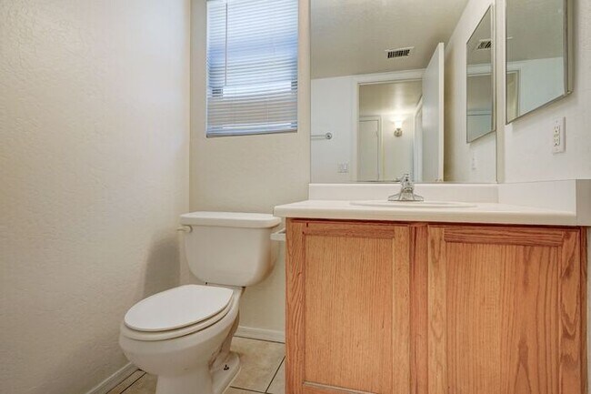 Building Photo - READY TO VIEW NOW! Beautiful 4 Bed 2.5 Bat...