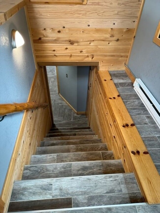Building Photo - East Twin Lake Home - 3 BR, 2 Bath Single ...