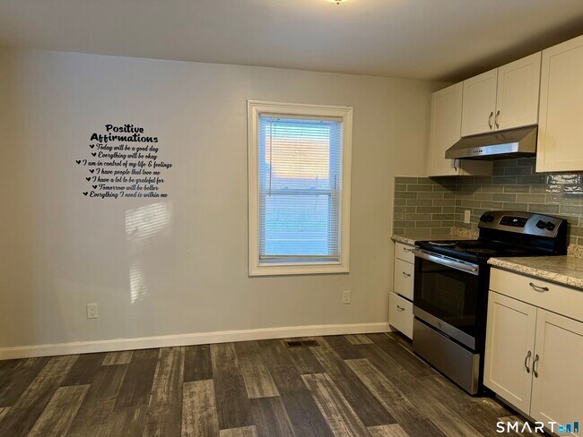 Building Photo - 67 Mechanic St