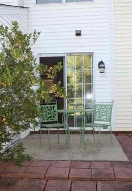 Building Photo - 8259 Golf Ridge Dr