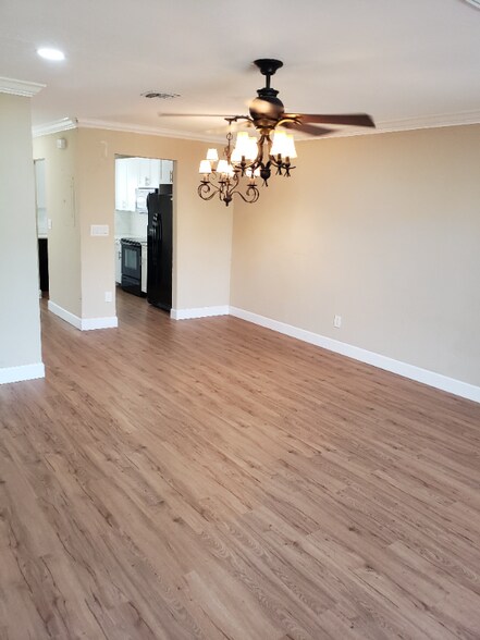 Building Photo - 26560 Southern Pines Dr