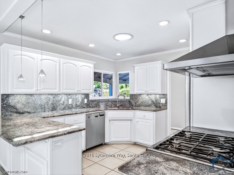 Building Photo - 2816 Sycamore Way