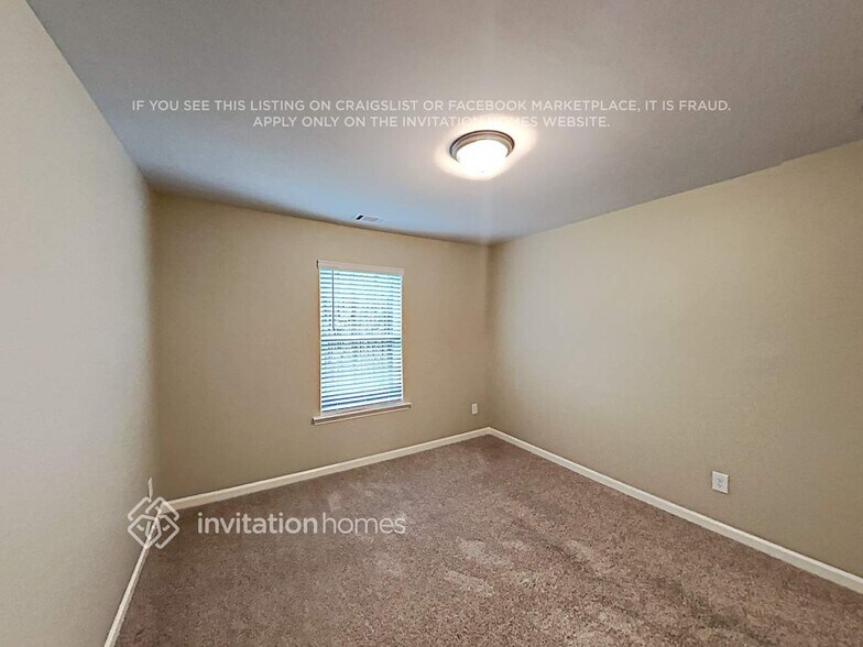 Building Photo - 99 Lantana Crossing