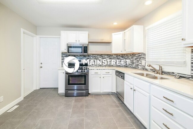 Building Photo - 1405 Country Club Dr