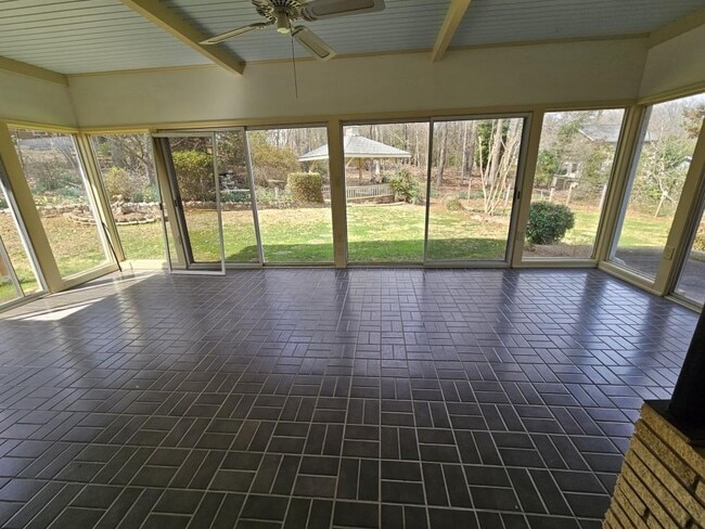 Building Photo - 1181 Lake Shore Cir