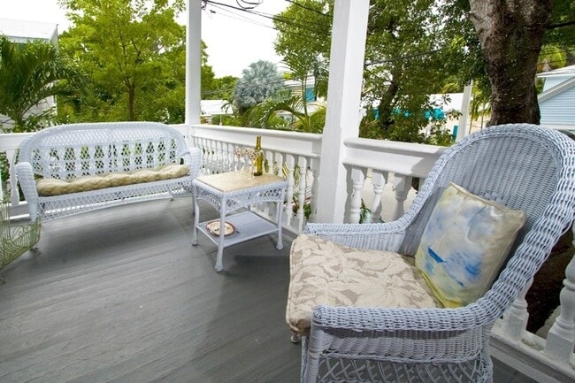 Building Photo - Furnished Studio Apartment in Old Town