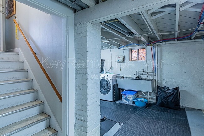 Building Photo - 555 Harrison St