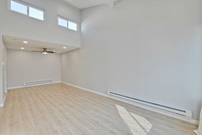 Building Photo - Remodeled 2 Bed 2 Bath Modern Condo with Bonus Loft Area
