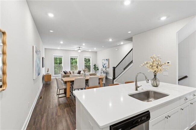 Building Photo - 857 Constellation Dr