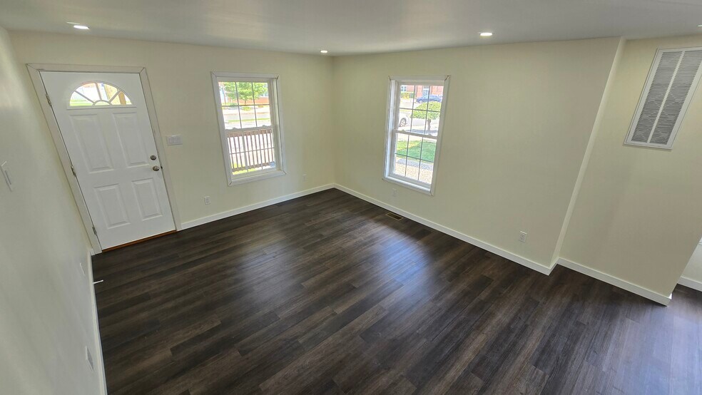 Building Photo - 33 Highland Ave