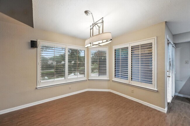 Building Photo - Beautiful 3 Bedroom Condo Overlooking The Canal!