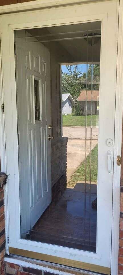 Building Photo - 918 S Luster Ave