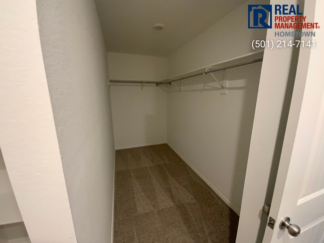 Building Photo - 1495 Meadows Dr