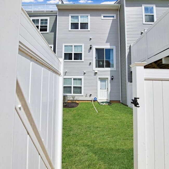 Building Photo - 5337 Phillis Wheatley Pl