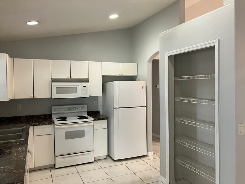 Building Photo - 4185 Simkins Ave