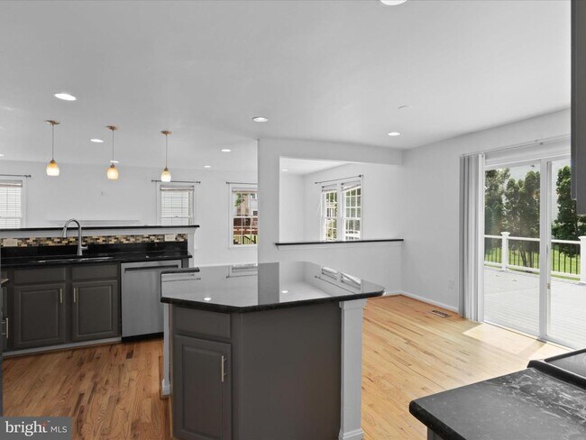 Building Photo - 1518 Summerset Pl