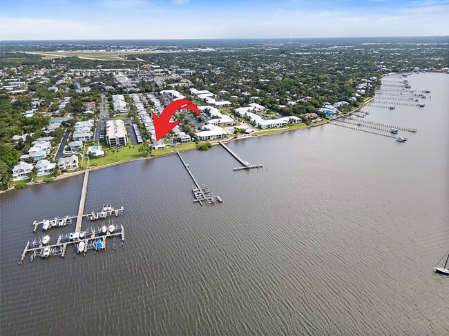 Building Photo - 13 SE Sailfish Ln