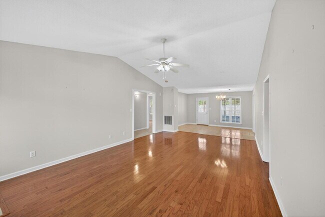 Building Photo - Lovely Patio Home with Sunroom!