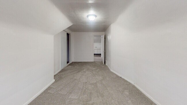 Building Photo - 3863 E 154th St