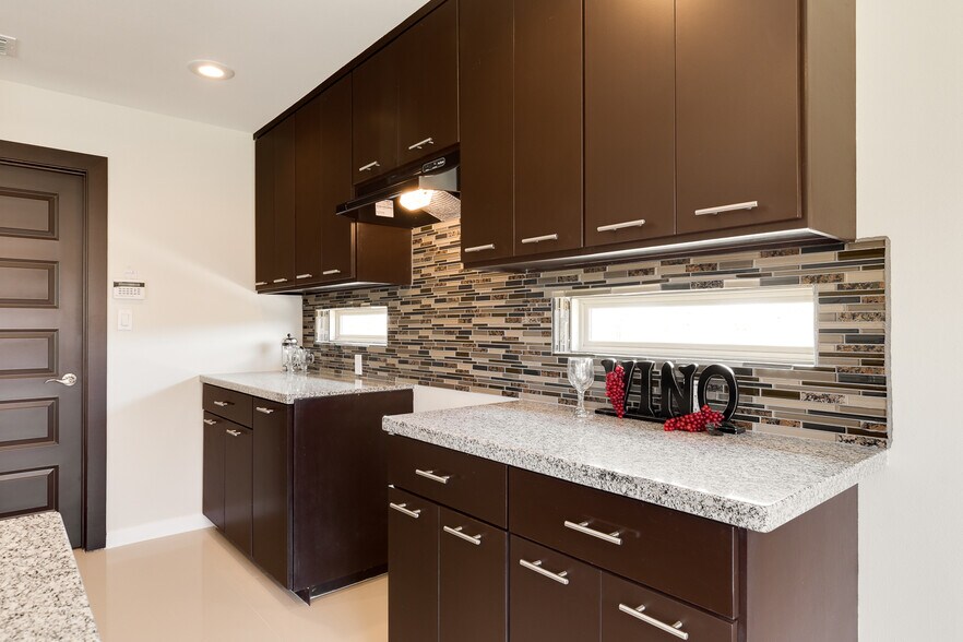 Kitchen *Range included - 3601 Notre Dame Ave