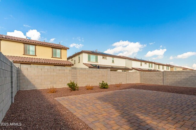 Building Photo - Stunning 3 bedroom home in Litchfield Park!