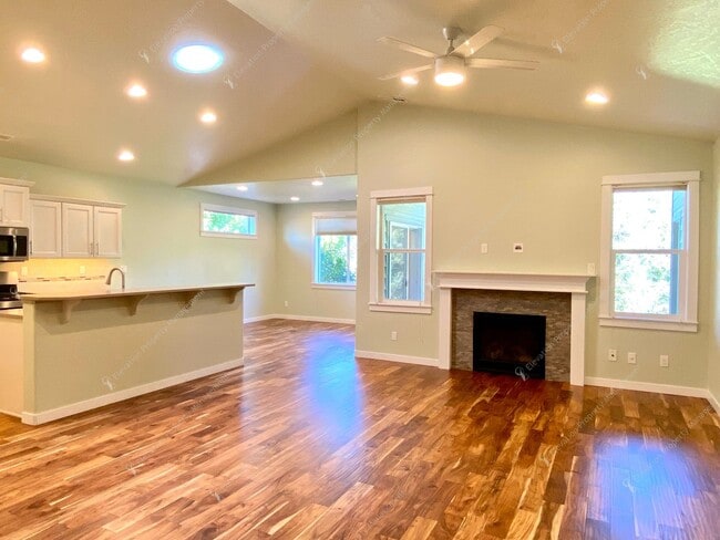 Building Photo - Bright, Spacious Home with Expansive Yard ...