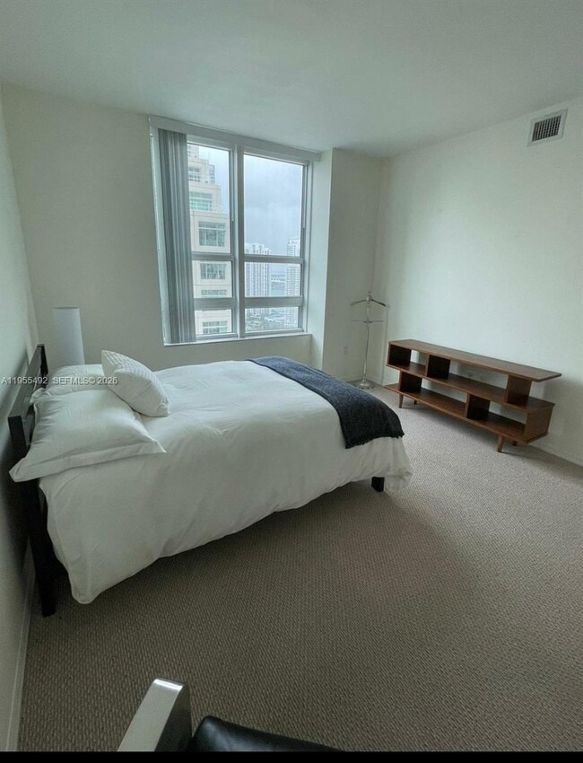 Building Photo - 950 Brickell Bay Dr