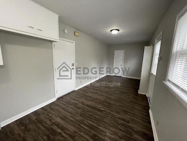 Building Photo - 114 Strong Ave